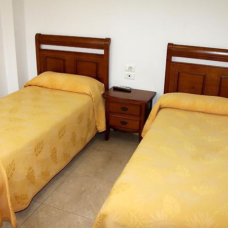 Hostal Restaurante La Masia Vila-real Екстер'єр фото