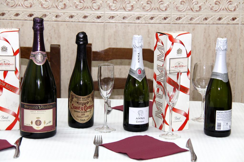 Hostal Restaurante La Masia Vila-real Екстер'єр фото