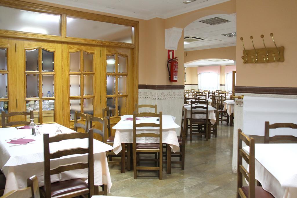 Hostal Restaurante La Masia Vila-real Екстер'єр фото
