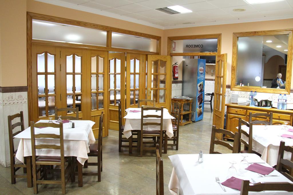 Hostal Restaurante La Masia Vila-real Екстер'єр фото