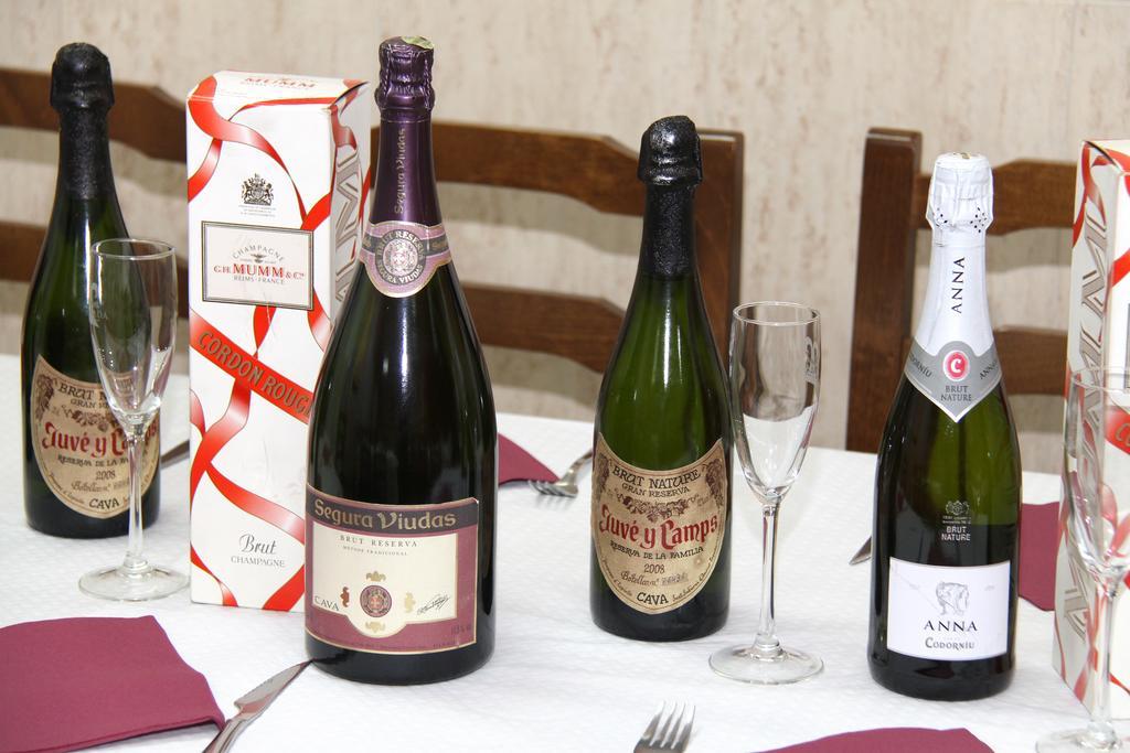 Hostal Restaurante La Masia Vila-real Екстер'єр фото