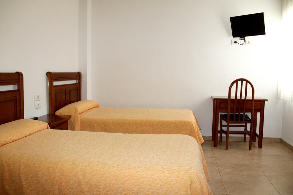 Hostal Restaurante La Masia Vila-real Екстер'єр фото